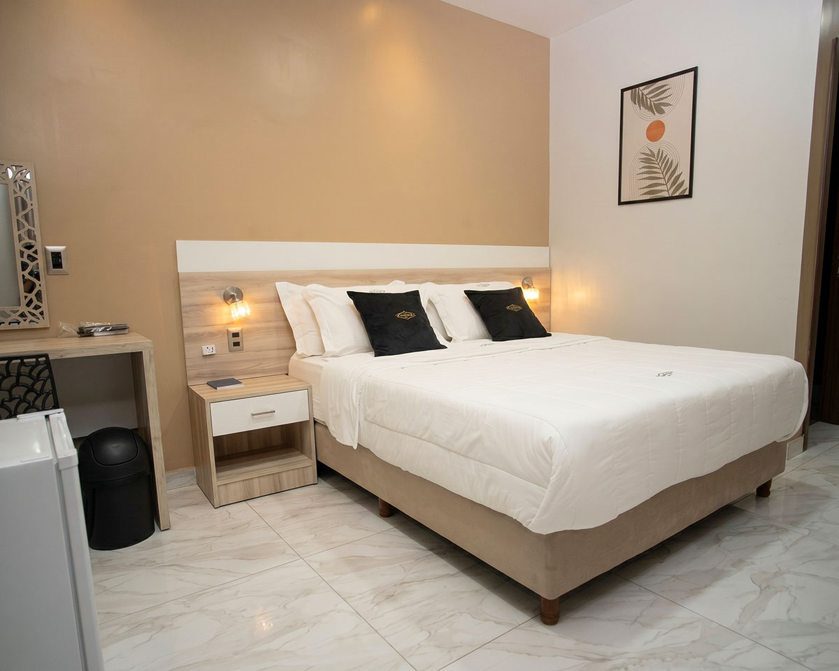 Quarto individual com cama grande do Los Olivos Hotel