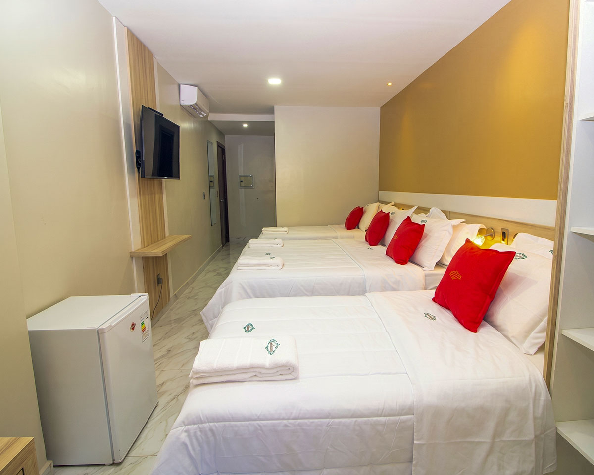 Quarto triplo do Los Olivos Hotel